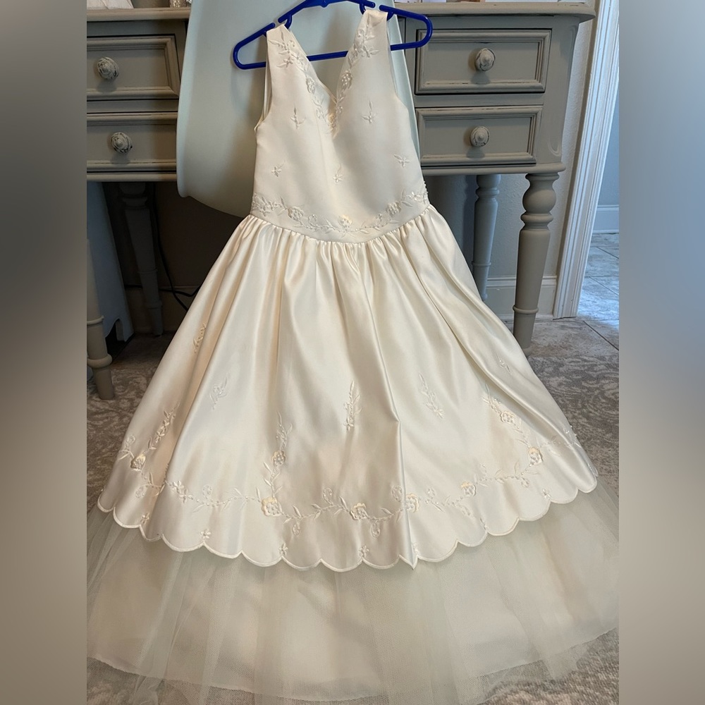 Mon Cheri flower girl gown size 6